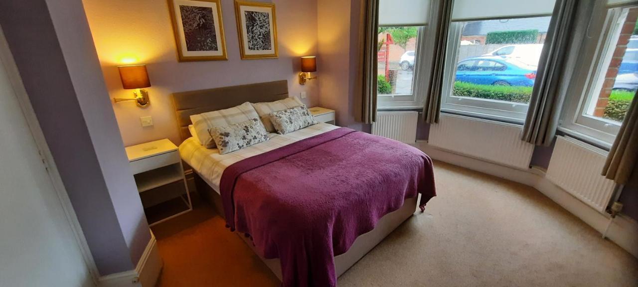 Colebrook Guest House 판버러 외부 사진