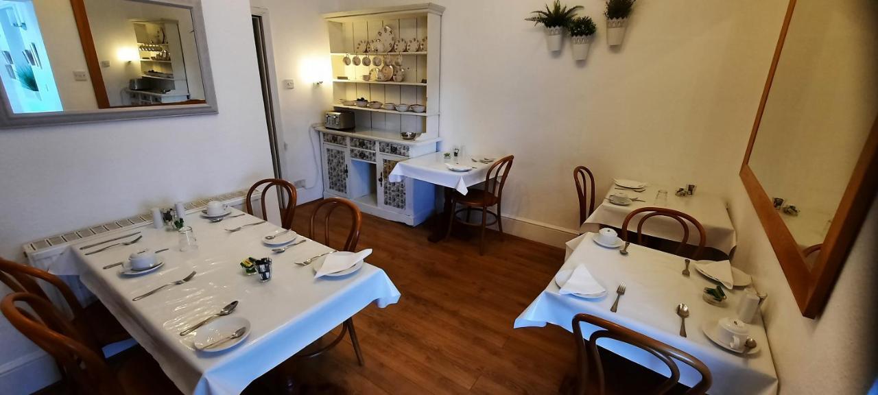 Colebrook Guest House 판버러 외부 사진