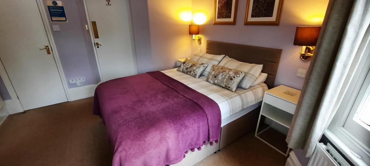 Colebrook Guest House 판버러 외부 사진