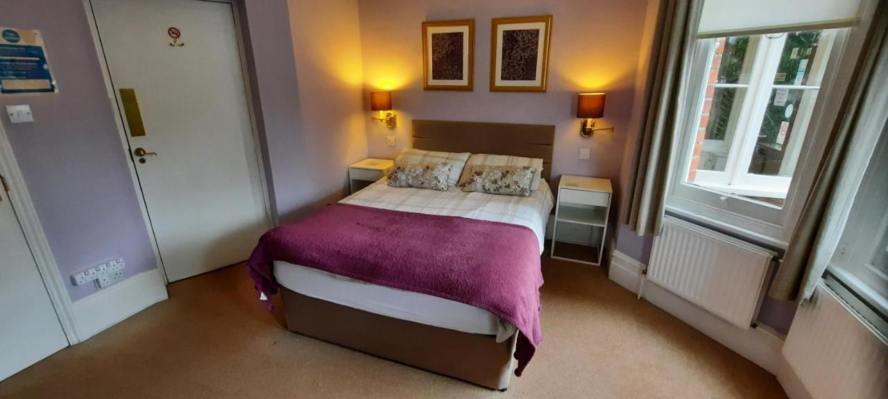Colebrook Guest House 판버러 외부 사진