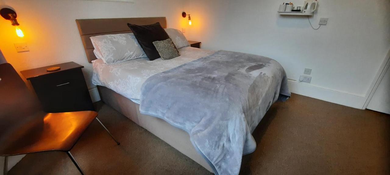 Colebrook Guest House 판버러 외부 사진