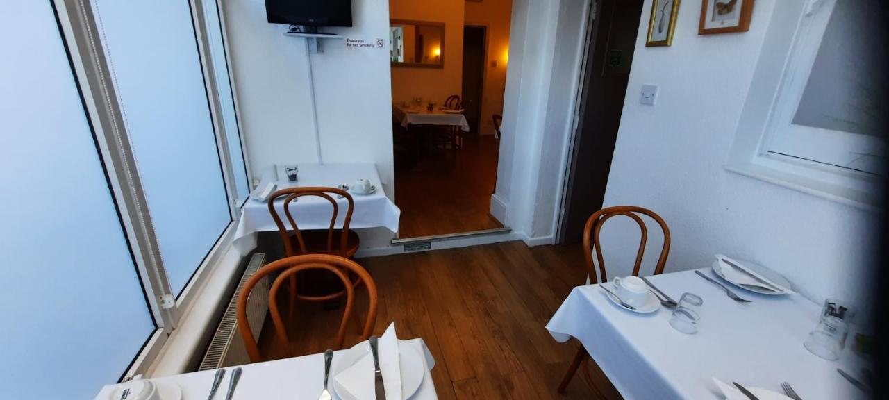 Colebrook Guest House 판버러 외부 사진