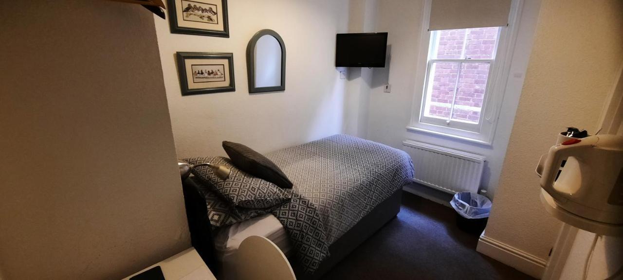 Colebrook Guest House 판버러 외부 사진