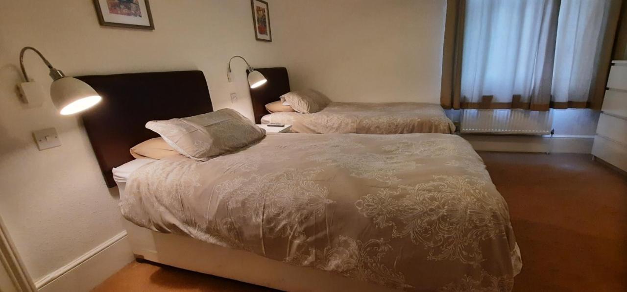 Colebrook Guest House 판버러 외부 사진