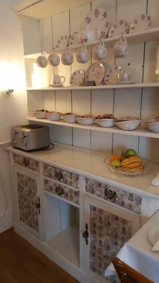Colebrook Guest House 판버러 외부 사진