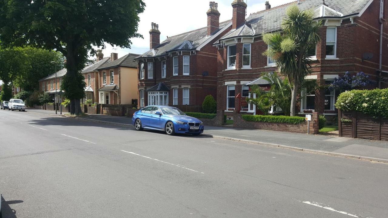 Colebrook Guest House 판버러 외부 사진